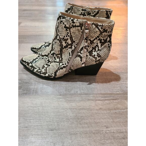 ZBY size 9 women's snake print pointed toe booties - Picture 4 of 7